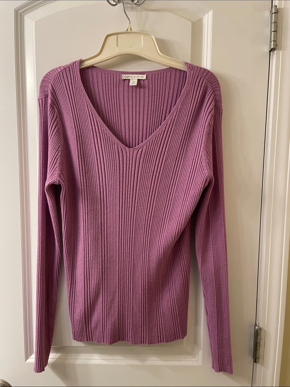 Cato Ribbed V-Neck Sweater in Lavender Pink